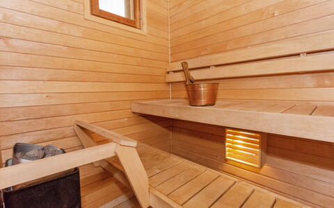 Kulta-Käkönen 10 by Bomba: Bett, Möbel, Schlafzimmer, Interior Design, Bedding, Bettdecke, Flooring, Holz, Fussboden, Zimmer