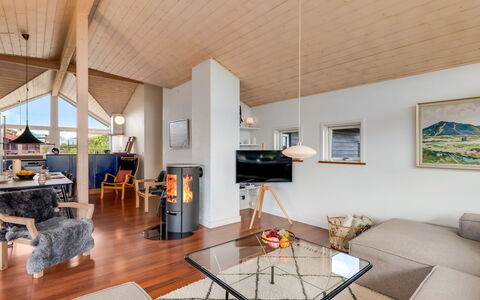 Thrugils - 500M from the Sea: Interior Design, Möbel, Flooring, Decke, Fussboden, Holz, Wohnzimmer, Couch, Zimmer, Light Fixture