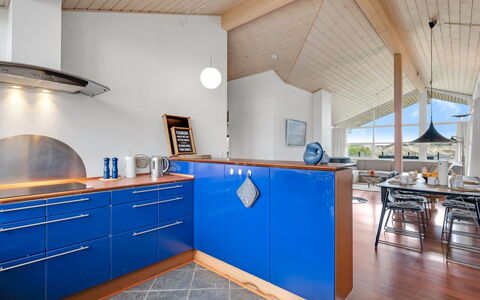 Thrugils - 500M from the Sea: Interior Design, Flooring, Decke, Holz, Fussboden, Light Fixture, Möbel, Beleuchtung, Küche, Countertop