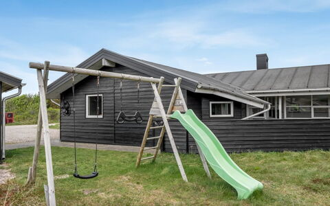 Thrugils - 500M from the Sea: Möbel, Interior Design, Flooring, Holz, Fussboden, Decke, Holzboden, Stuhl, Tabelle, Beleuchtung
