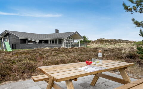 Thrugils - 500M from the Sea: Möbel, Interior Design, Flooring, Holz, Fussboden, Decke, Holzboden, Stuhl, Tabelle, Beleuchtung