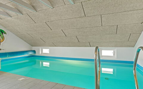 Munder - 1.2Km to the Fjord: Möbel, Interior Design, Flooring, Holz, Fussboden, Decke, Holzboden, Stuhl, Tabelle, Beleuchtung