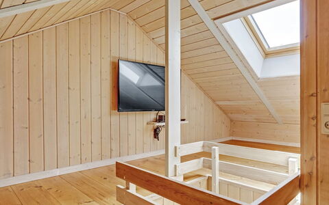 Munder - 1.2Km to the Fjord: Möbel, Interior Design, Flooring, Holz, Fussboden, Decke, Holzboden, Stuhl, Tabelle, Beleuchtung