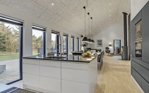 Jonne - 200M to the Fjord: Holz, Decke, Flooring, Interior Design, Fussboden, Küche, Countertop, Light Fixture, Fliese, Natürliches Material