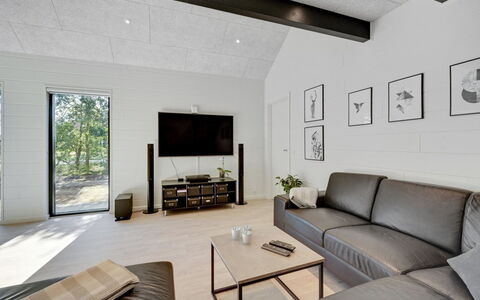 Tinella - 250M to the Fjord: Interior Design, Flooring, Wand, Holz, Decke, Möbel, Fussboden, Couch, Wohnzimmer, Beleuchtung