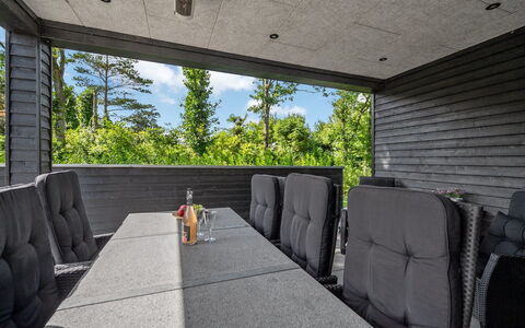 Henrikke - 500M to the Fjord: Möbel, Interior Design, Stuhl, Flooring, Tabelle, Resort, Fussboden, Decke, Zimmer, Eco Hotel