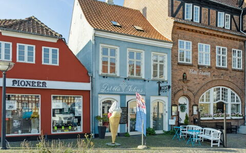 Blakke - 200M from the Sea: Holz, Möbel, Wohnung, Zimmer, Decke, Holzbeize, Stuhl, Hartholz, Lack, Holz
