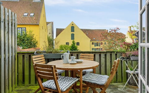 Blakke - 200M from the Sea: Holz, Möbel, Wohnung, Zimmer, Decke, Holzbeize, Stuhl, Hartholz, Lack, Holz