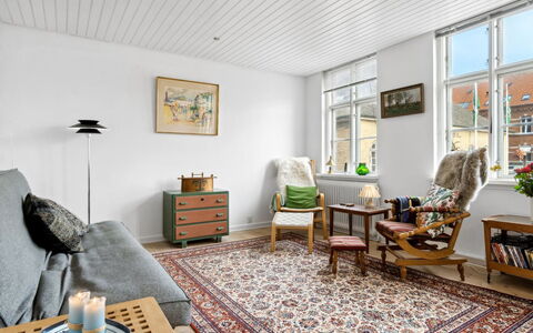Blakke - 200M from the Sea: Holz, Möbel, Wohnung, Zimmer, Decke, Holzbeize, Stuhl, Hartholz, Lack, Holz