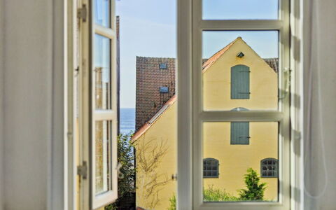 Blakke - 200M from the Sea: Holz, Möbel, Wohnung, Zimmer, Decke, Holzbeize, Stuhl, Hartholz, Lack, Holz