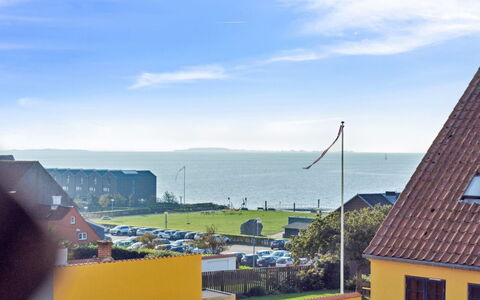 Blakke - 200M from the Sea: Holz, Möbel, Wohnung, Zimmer, Decke, Holzbeize, Stuhl, Hartholz, Lack, Holz