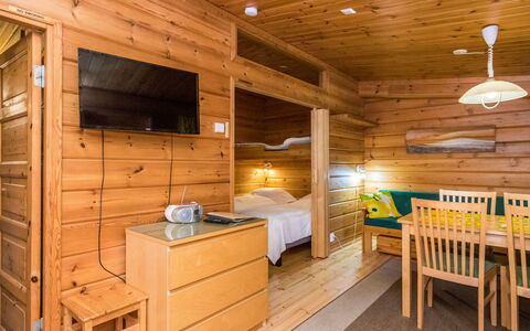 Metsänpirtti 4: Holz, Decke, Flooring, Interior Design, Fussboden, Holzboden, Holzbeize, Hartholz, Planke, Light Fixture