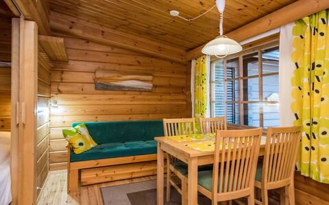 Metsänpirtti 4: Holz, Interior Design, Decke, Flooring, Fussboden, Zuhause, Holzbeize, Zimmer, Blockhaus, Planke