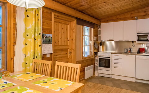 Metsänpirtti 4: Holz, Interior Design, Decke, Flooring, Fussboden, Zimmer, Möbel, Holzbeize, Holzboden, Hartholz