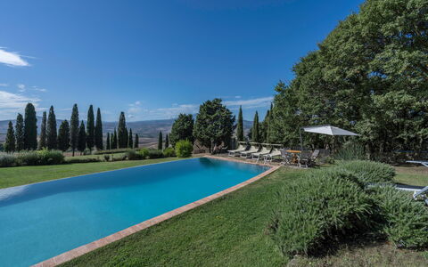 Orcia Panoramic View With Pool: Wasser, Himmel, Pflanze, Wolke, Schwimmbad, Baum, Natürliche Landschaft, Grundstueck, Gras, Freizeit