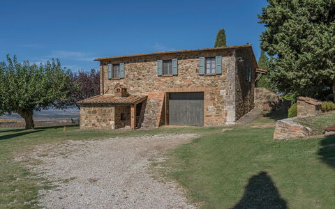 Orcia Panoramic View With Pool: Himmel, Pflanze, Gebäude, Eigentum, Fenster, Baum, Grundstueck, Hütte, Natürliche Landschaft, Haus