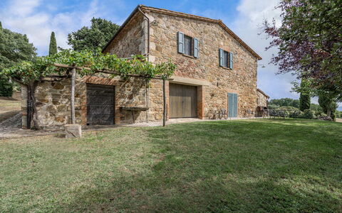 Orcia Panoramic View With Pool: Himmel, Wolke, Gebäude, Fenster, Pflanze, Baum, Haus, Grundstueck, Vegetation, Natürliche Landschaft
