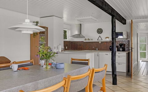 Thara - 100M from the Sea: Flooring, Interior Design, Möbel, Küche, Fussboden, Light Fixture, Decke, Holz, Countertop, Cabinetry