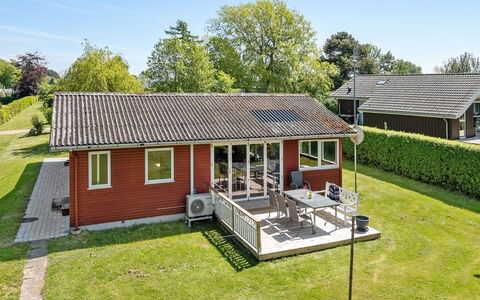 Momo - 570M from the Sea: Decke, Flooring, Interior Design, Fussboden, Verbundwerkstoff, Möbel, Resort, Hotel, Design, Daylighting