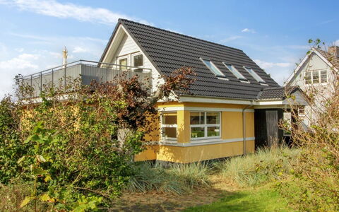Thorgny - 900M from the Sea: Decke, Flooring, Interior Design, Fussboden, Verbundwerkstoff, Möbel, Resort, Hotel, Design, Daylighting