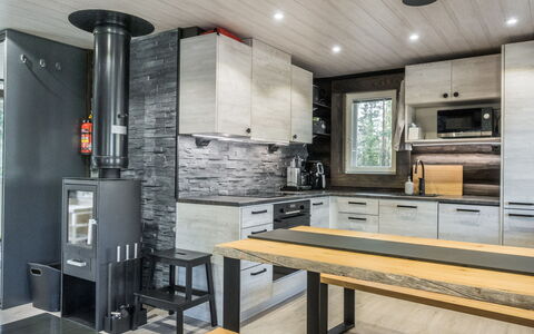Vaaranpää: Holz, Küche, Interior Design, Flooring, Möbel, Zuhause, Countertop, Decke, Haushaltsgerät, Küchengerät