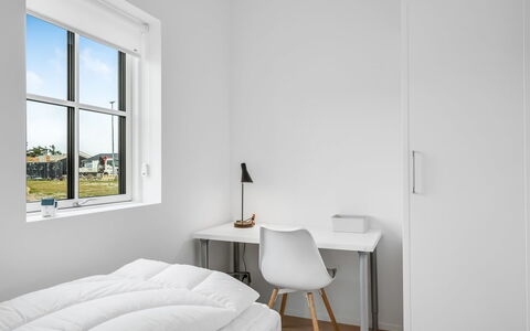 Malomir - 500M from the Sea: Interior Design, Fussboden, Flooring, Wohnung, Schlafzimmer, Bett, Decke, Bettrahmen, Daylighting, Bedding