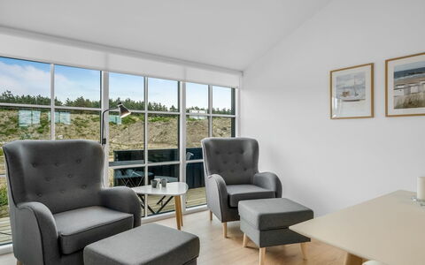 Malomir - 500M from the Sea: Möbel, Interior Design, Flooring, Stuhl, Fussboden, Holz, Zimmer, Wohnzimmer, Beleuchtung, Decke