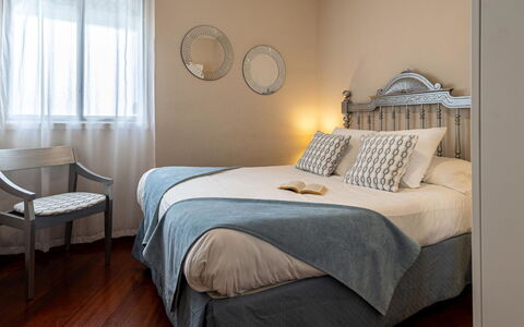 Villa Sun Cay: Möbel, Bett, Bedding, Interior Design, Schlafzimmer, Bettdecke, Fussboden, Linens, Zimmer, Flooring