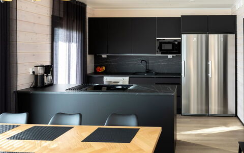 Saanan Helmi: Möbel, Interior Design, Küche, Flooring, Holz, Fussboden, Countertop, Küchengerät, Light Fixture, Stuhl