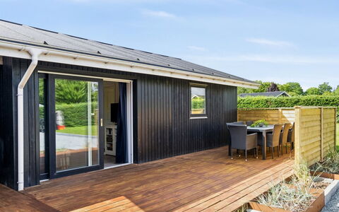Nora - 100M from the Sea: Möbel, Interior Design, Flooring, Holz, Fussboden, Decke, Holzboden, Stuhl, Tabelle, Beleuchtung