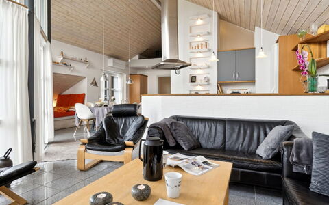 Thrugels - 600M from the Sea: Decke, Flooring, Interior Design, Fussboden, Verbundwerkstoff, Möbel, Resort, Hotel, Design, Daylighting