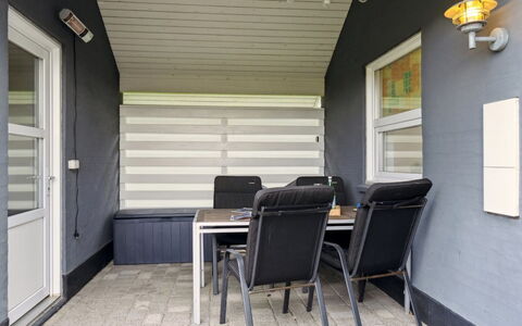 Thrugels - 600M from the Sea: Decke, Flooring, Interior Design, Fussboden, Verbundwerkstoff, Möbel, Resort, Hotel, Design, Daylighting
