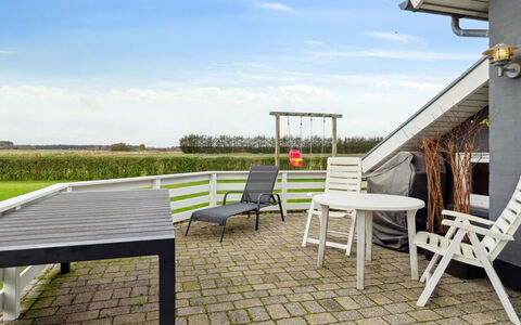 Thrugels - 600M from the Sea: Decke, Flooring, Interior Design, Fussboden, Verbundwerkstoff, Möbel, Resort, Hotel, Design, Daylighting