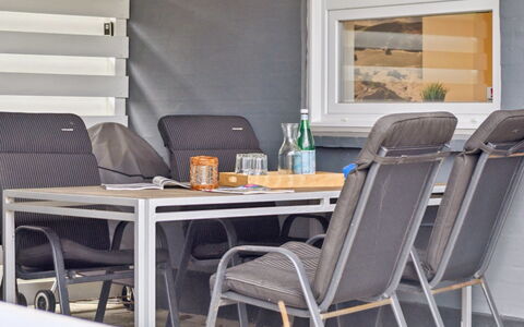 Thrugels - 600M from the Sea: Decke, Flooring, Interior Design, Fussboden, Verbundwerkstoff, Möbel, Resort, Hotel, Design, Daylighting