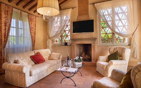 Le Vigne 4: Braun, Möbel, Eigentum, Couch, Holz, Interior Design, Beleuchtung, Wohnzimmer, Fenster, Komfort