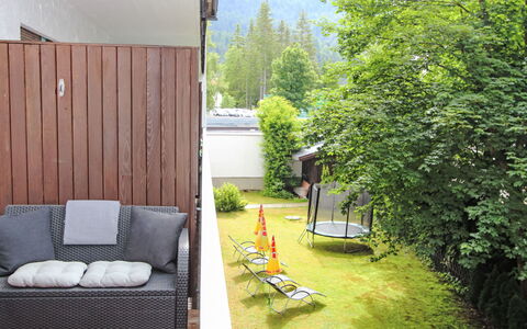 Seefeld in Tirol 101: Pflanze, Grün, Gartenmöbel, Schatten, Baum, Gras, Holz, Freizeit, Flooring, Komfort