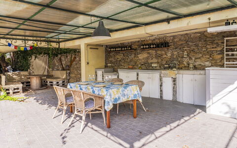 A Un Minuto Dal Mare - Bogliasco, Liguria: Möbel, Eigentum, Tabelle, Pflanze, Gebäude, Stuhl, Holz, Tisch Im Freien, Interior Design, Schatten