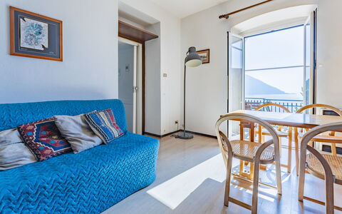 A Due Passi da Camogli, Seaview with Terrace, Wifi: Möbel, Eigentum, Tabelle, Bilderrahmen, Blau, Azurblau, Holz, Komfort, Interior Design