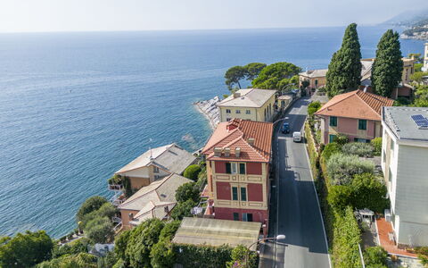 A Due Passi da Camogli, Seaview with Terrace, Wifi: Wasser, Himmel, Pflanze, Gebäude, Azurblau, Fenster, Baum, Küsten Und Ozeanische Forms, Urban Design