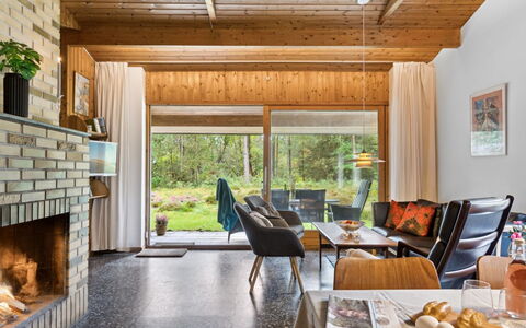 Fulla - 650M from the Sea: Holz, Interior Design, Flooring, Decke, Möbel, Zuhause, Fussboden, Wohnzimmer, Zimmer, Couch