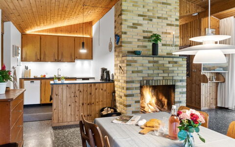 Fulla - 650M from the Sea: Holz, Möbel, Decke, Interior Design, Küche, Light Fixture, Zuhause, Stuhl, Backstein, Countertop