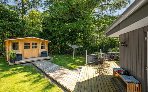 Meo - 30Km from the Sea: Dach, Haus, Zuhause, Hütte, Tür, Abstellgleis, Deck, Veranda, Planke, Hartholz