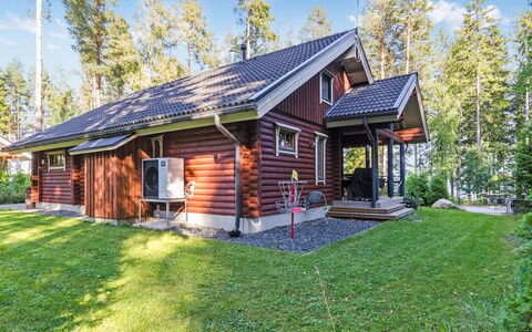 Villa Usva: Bett, Möbel, Schlafzimmer, Interior Design, Bedding, Bettdecke, Flooring, Holz, Fussboden, Zimmer