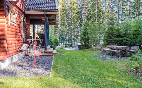 Villa Usva: Bett, Möbel, Schlafzimmer, Interior Design, Bedding, Bettdecke, Flooring, Holz, Fussboden, Zimmer