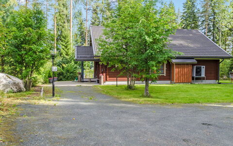 Villa Usva: Bett, Möbel, Schlafzimmer, Interior Design, Bedding, Bettdecke, Flooring, Holz, Fussboden, Zimmer