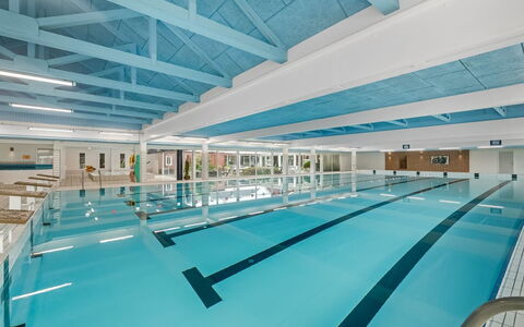 Alvy - 100M to the Fjord: Decke, Flooring, Interior Design, Fussboden, Verbundwerkstoff, Möbel, Resort, Hotel, Design, Daylighting