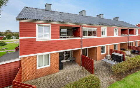 Alvy - 100M to the Fjord: Decke, Flooring, Interior Design, Fussboden, Verbundwerkstoff, Möbel, Resort, Hotel, Design, Daylighting
