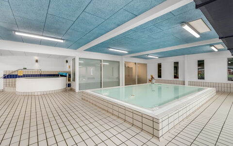 Alvy - 100M to the Fjord: Decke, Flooring, Interior Design, Fussboden, Verbundwerkstoff, Möbel, Resort, Hotel, Design, Daylighting