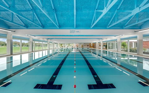 Alvy - 100M to the Fjord: Decke, Flooring, Interior Design, Fussboden, Verbundwerkstoff, Möbel, Resort, Hotel, Design, Daylighting