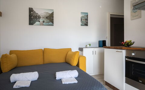 Beau Séjour 15: Möbel, Eigentum, Cabinetry, Komfort, Bilderrahmen, Beleuchtung, Interior Design, Gebäude, Fussboden, Flooring